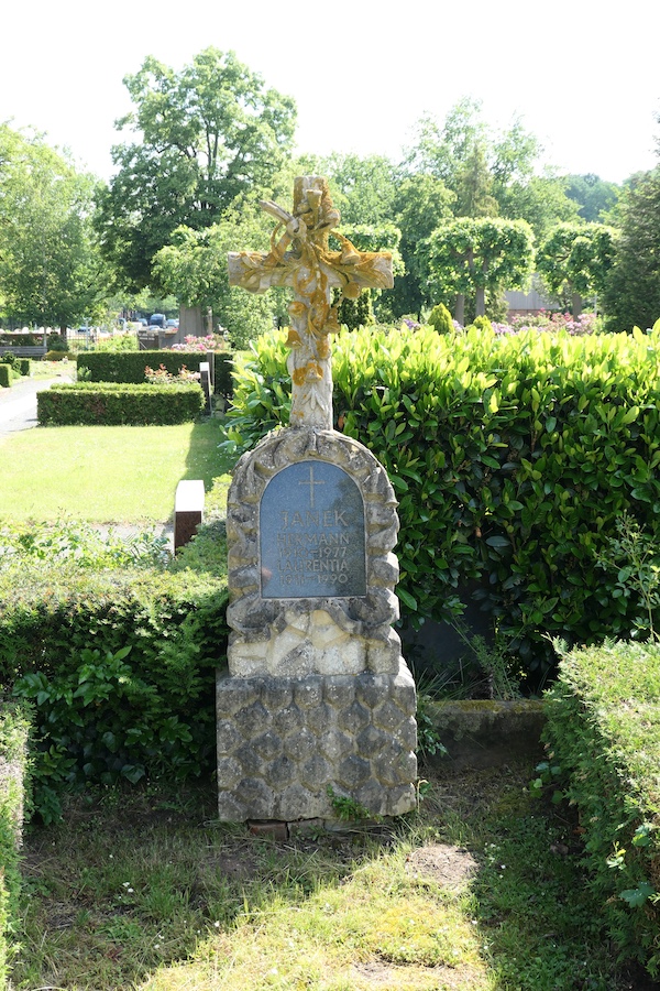 P1000244 Michaelis-Friedhof Ricklingen