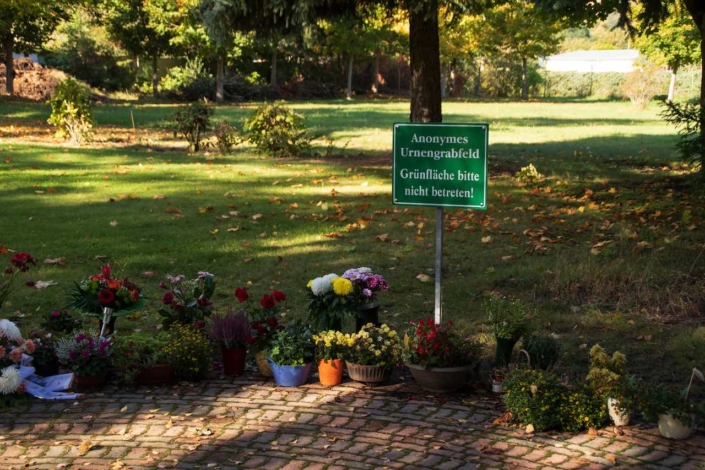 Umbettung einer Urne geht nur in eng begrenzten Ausnahmefällen